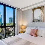 Broadbeach Ocean View Apartment Wifi Parking
