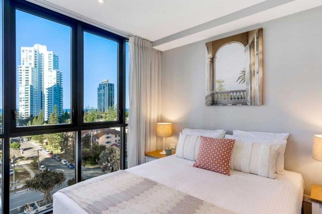Broadbeach Ocean View Wifi Parking Apartment *