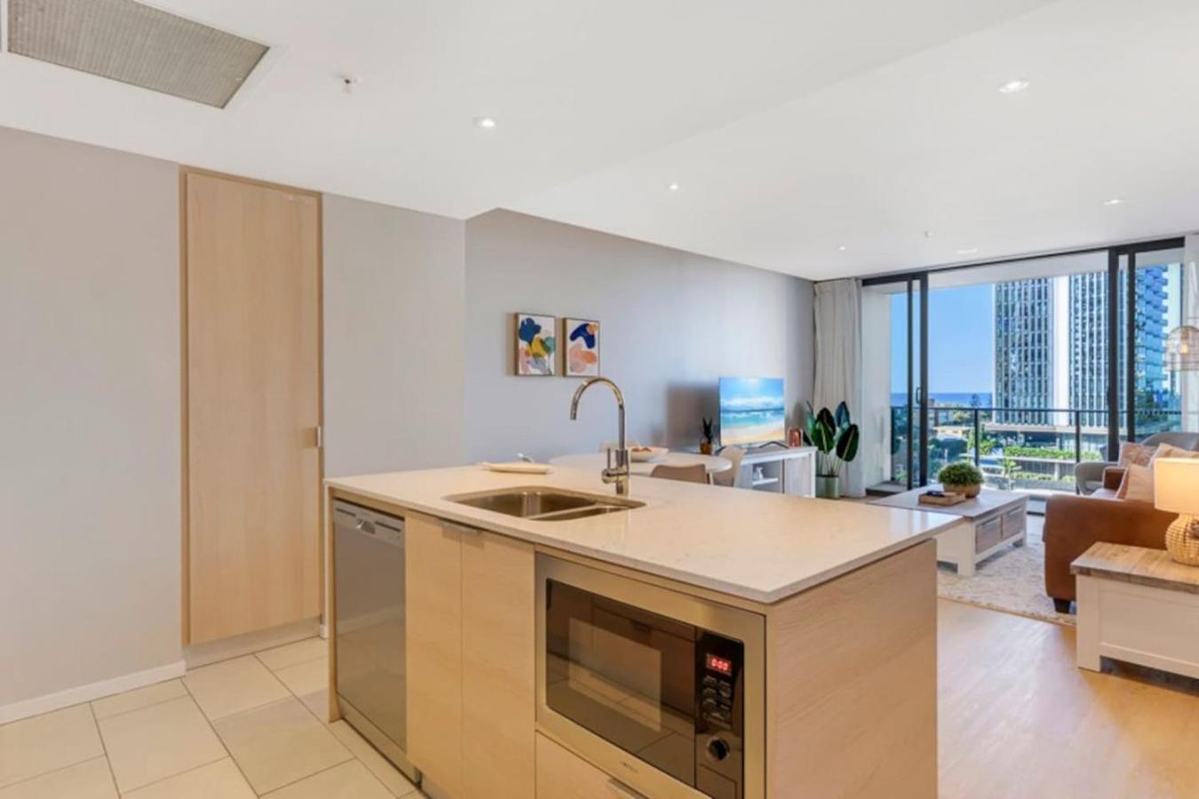 Broadbeach Ocean View Wifi Parking Gold Coast
