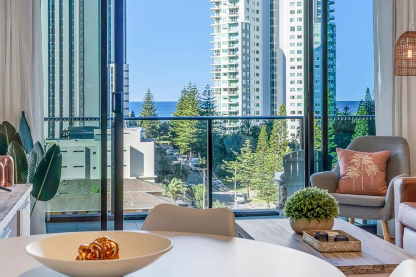 Broadbeach Ocean View Wifi Parking