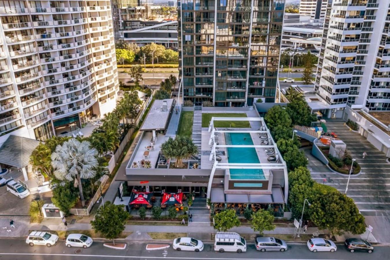 Broadbeach Ocean View Wifi Parking Apartment